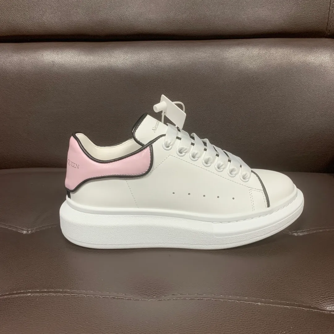 👟👟Ex-factory price 560👟👟 Professional McQueen factory. Top version. Couple style👫 Alexander McQUEEN high version has been upgraded to the highest quality again✅ 💪McQueen Spring, Summer, Autumn and Winter Top version Purchasing level✅ Recruiting national online and offline agents to join🤝 🏆Fabric: Italian imported leather, high texture, water-resistant and does not discolor, 🏆Inner: ️Grade A water-dyed sheepskin imported from Italy is dirt-resistant, sweat-absorbent, breathable and comfortable... The heel is embossed with high temperature convex and concave. 🏆 Foot pads: top-grade Italian super-soft cowhide leather 🏆 Outsole: PU original green transparent counter 1:1 🏆 Shoe box: original beige box. Plus white flip cover and double layer protection. Cloth bag, handbag. Certificate of 1:1 mold opening 4-piece set. Delivered with a pair of shoelaces. 🖕🏿🖕🏿🖕🏿You can choose any pair of shoelaces in any color of our factory. 🏆Code number: female 34-41. male 38-46. 🏆Special remarks (female size 34.40.41, male size 38.45.46 are customized and cannot be returned or exchanged) Please note when placing an order in Niuli! Win-win cooperation🤝